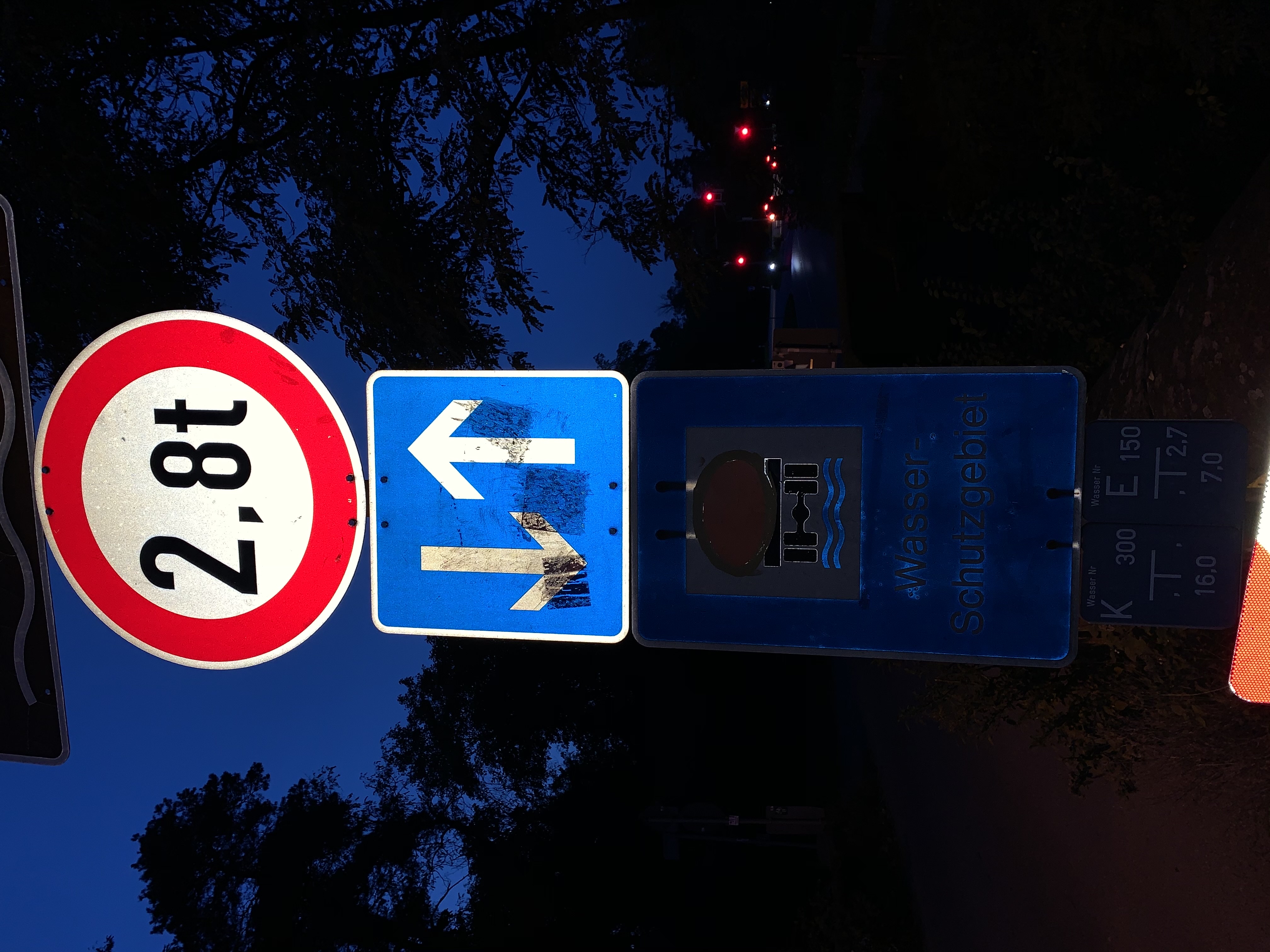 Das Schild, wer hier Vorfahrt hat, ist sehr verblasst und&hellip; (Nr